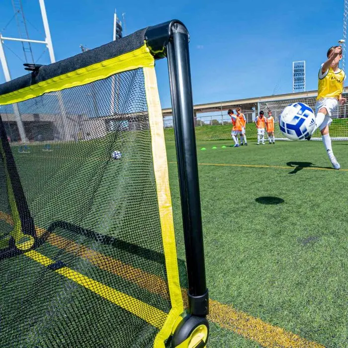 bazooka_goal_original_pop_up_mini_football_soccer_equipment_kids_youth_real_madrid_1_1.webp